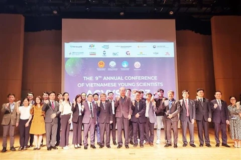 Young Vietnamese scientists in RoK share new research achievements