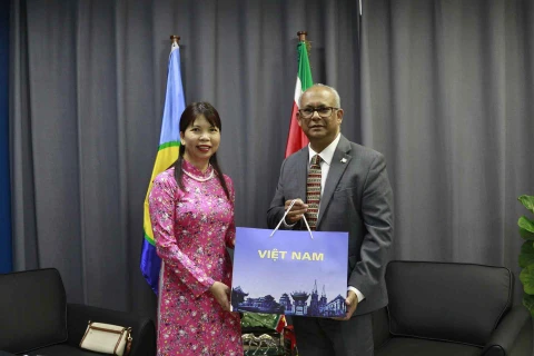 Suriname officials hail Vietnam’s outstanding development