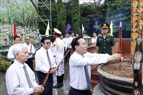 President attends activities commemorating martyrs in Con Dao