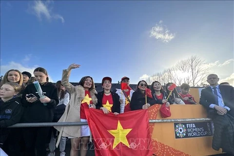 Vietnamese women's team interacts with fans in New Zealand