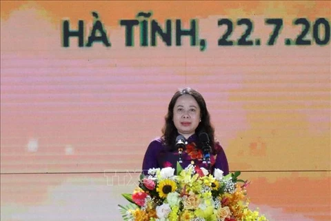 Vice President attends art programme in tribute to heroic martyrs in Ha Tinh province