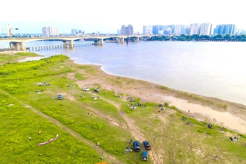 Hong River’s mudflats to become green parks and tourism spots