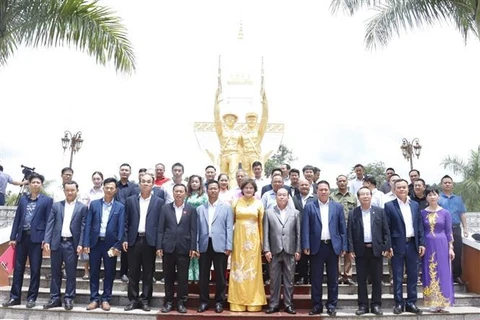 Overseas Vietnamese in Laos pay tribute to fallen volunteer soldiers in Oudomxay