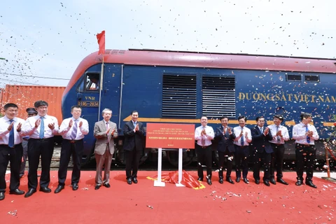 First freight train on Shijiazhuang – Yen Vien railway route welcomed