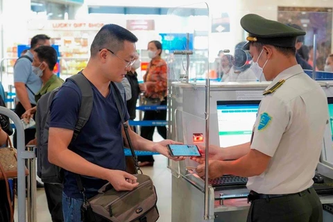 Passengers welcome VNeID use for air travel check-in