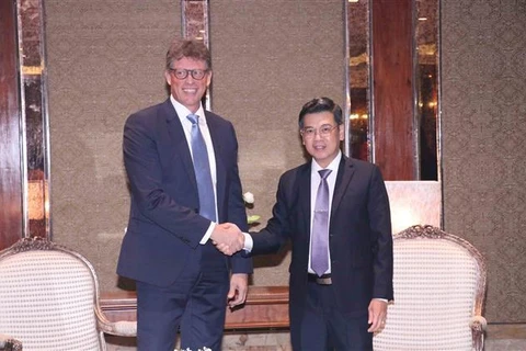HCM City boosts cooperation with Siemens