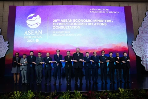ASEAN Economic Ministers hold consultation with China, Japan, RoK