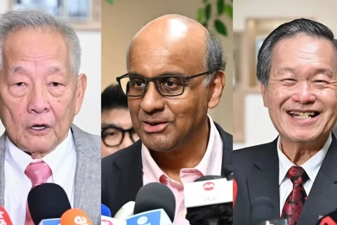Three candidates run for Singaporean president