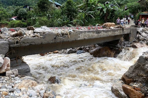 PM urges handling of flood consequences in Lao Cai province