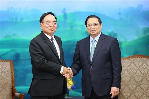 Vietnam gives highest priority to developing ties with Laos: PM