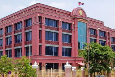 Cambodia continues selling US dollars to stabilise exchange rates 