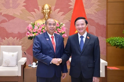 Vietnamese, Lao legislative bodies enhance cooperation