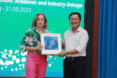  Khanh Hoa universities seek stronger partnership with Australian peers
