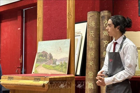 Paintings of King Ham Nghi auctioned in France
