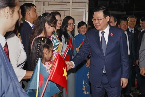 NA Chairman meets with Vietnamese community in Bangladesh