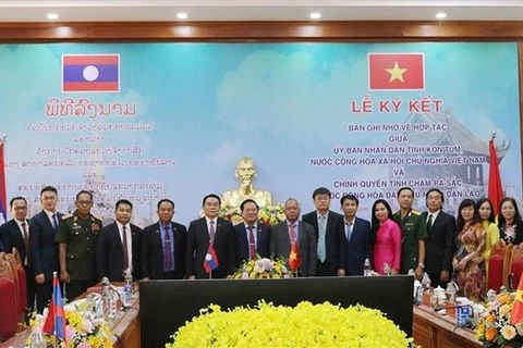Vietnamese, Lao provinces boost cooperation