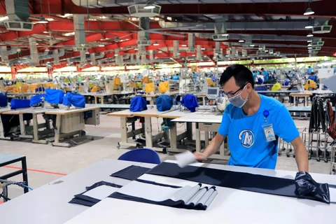 Vietnam’s PMI falls slightly, new orders increase in September