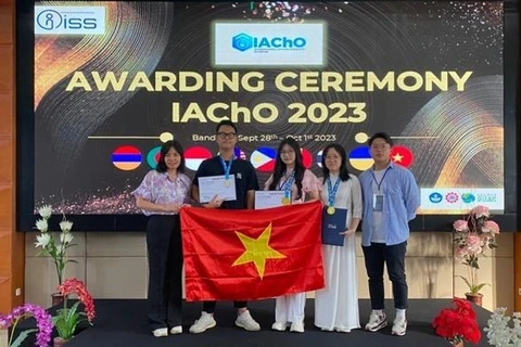 Hanoi students win gold medals at International Applied Chemistry Olympiad