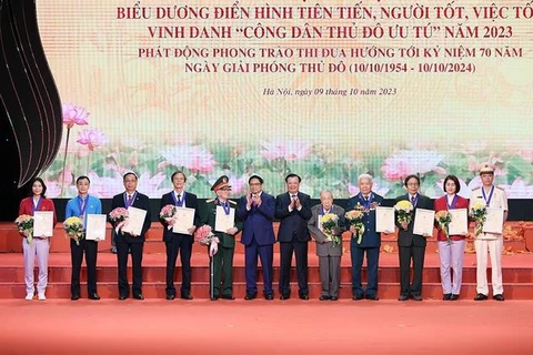 Hanoi commends emulation exemplars, outstanding citizens in 2023