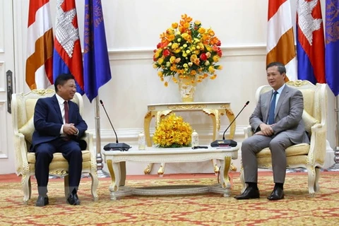 Cambodian PM pledges to continue promoting ties with Vietnam