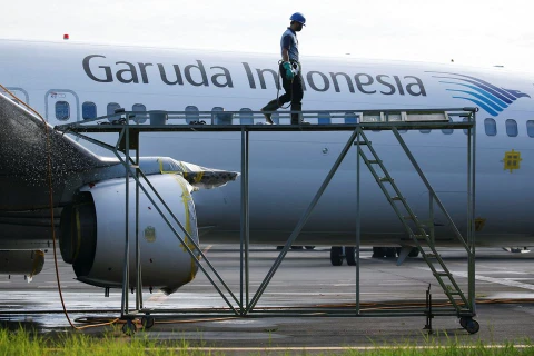 Indonesia's Garuda conducts test flight with palm oil-blended jet fuel