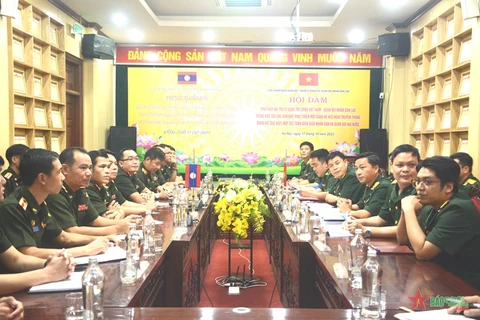 Vietnamese, Lao junior army officers join friendship exchange