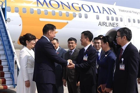 Mongolian President begins State visit to Vietnam