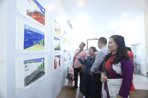 Paintings of renown Korean artists on show in Hanoi 