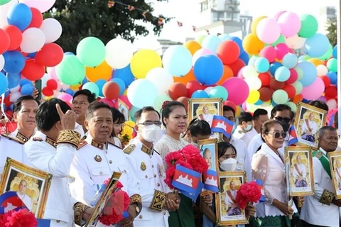 Vietnamese leaders congratulate Cambodia on 70th Independence Day