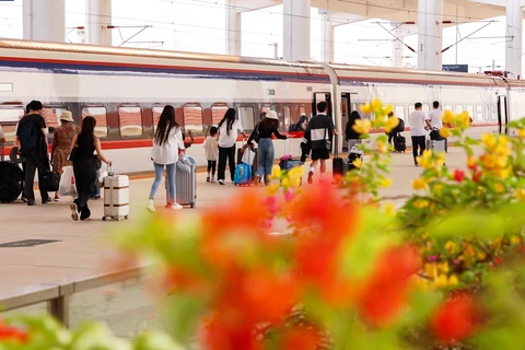Tourist train service from Beijing to Vientiane commences