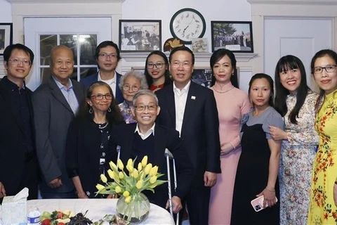 President meets with Vietnamese expats living in the US