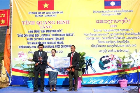 Vietnamese, Lao provinces tighten special solidarity 