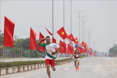 1,000 runners join Vietnam-China cross-border marathon 