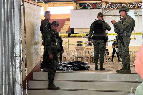 Philippines opens massive manhunt after bombing in southern region
