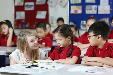 Foreigners teaching English in Vietnam required to get training certificates 