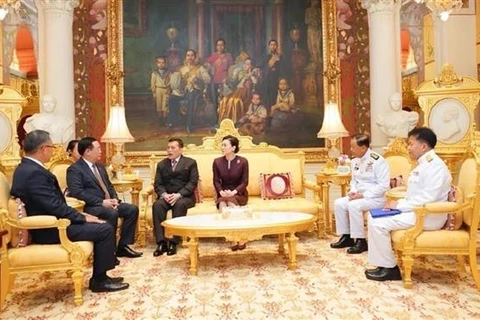 NA Chairman Vuong Dinh Hue meets with Thai King Maha Vajiralongkorn