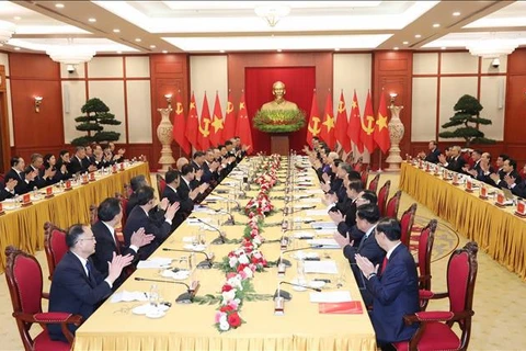 Vietnamese, Chinese Party leaders hold talks