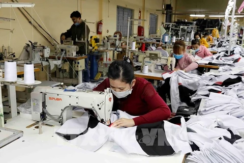Vietnam's import-export turnover falls short of 700-billion-USD mark 