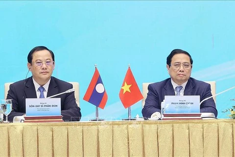 Vietnamese, Lao PMs co-chair bilateral investment cooperation conference in Hanoi