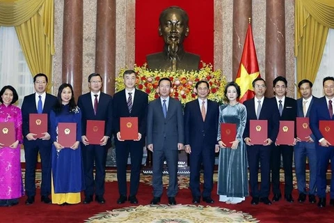 President presents appointment decisions to ambassadors, heads of representative agencies abroad