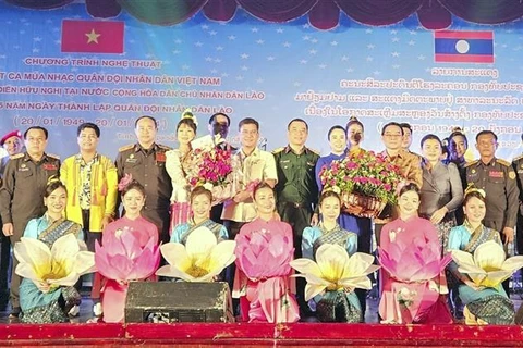 Vietnamese artists perform in Pakse to celebrate anniversary of Lao People’s Army
