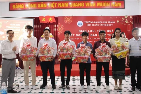 Foreign students enjoy Tet in Vietnam