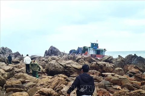 Two Chinese sailors in distress rescued at Quan Lan sea