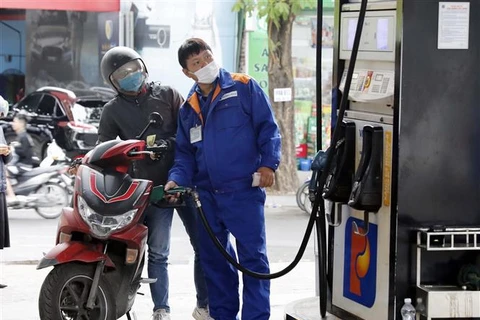 Petrol prices edge up on January 25 afternoon