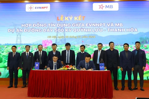 Credit contracts worth over 15.6 trillion VND signed to implement 500kV transmission line