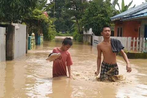 Indonesia rushes to provide relief aid for South Sumatra flooding