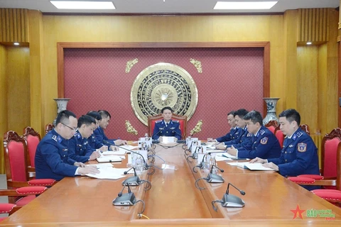 Vietnamese, Chinese coast guards cooperate to fight crimes in Gulf of Tonkin