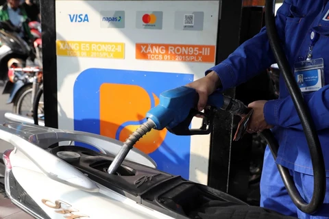 Petrol prices drop by up to 900 VND per litre