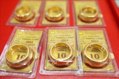 Domestic gold prices set new record
