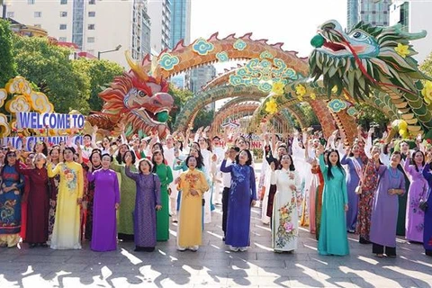 Over 5,000 people join ‘Ao dai’ parade in HCM City